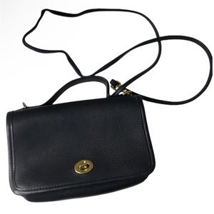 Vintage COACH • Black Leather Crossbody Purse